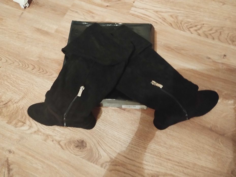 НОВИ черни велурени ботуши N 38