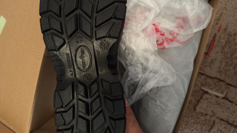 Новый ботинка 41 размер. 3 пар бар