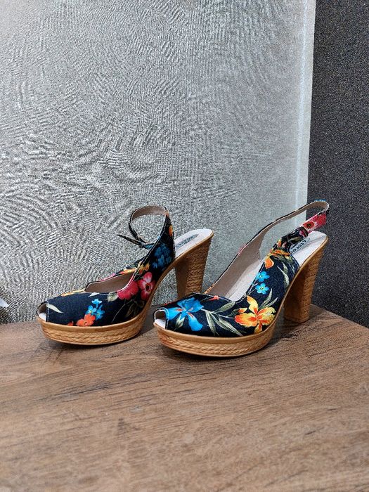 Летни сандали на ток и платформа