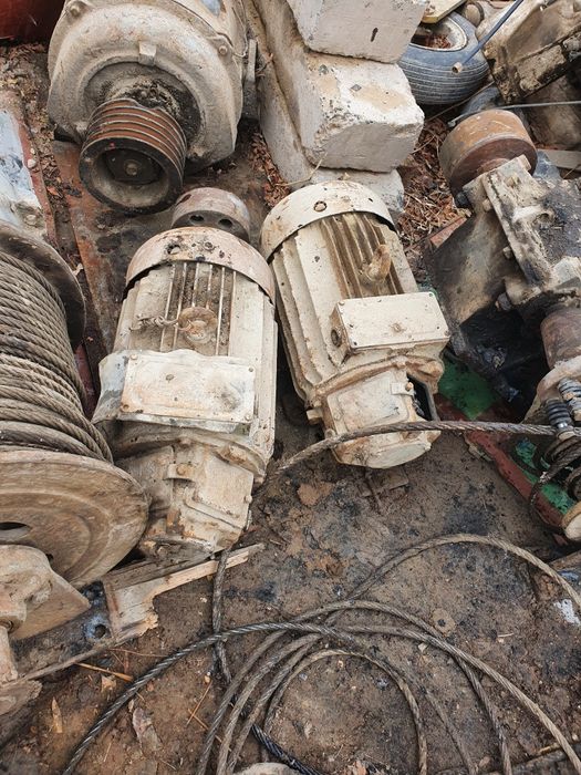 Kran elektromotorlar va dinam sotiladi