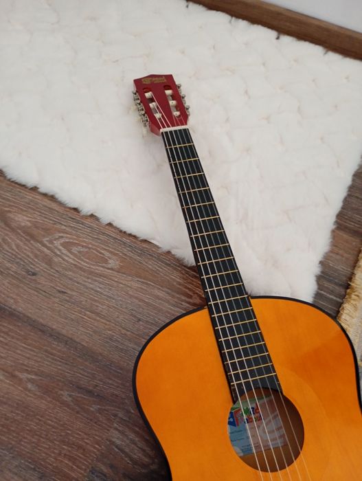 Vand chitara acustică