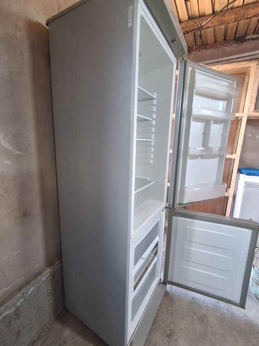 Холодилник в отличном состояние