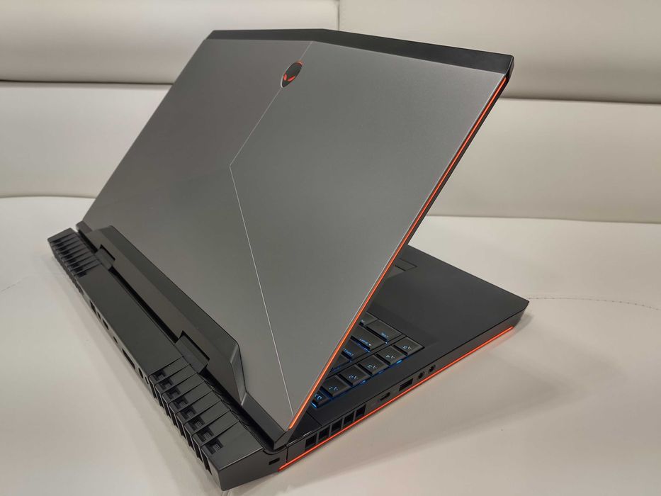 Laptop gaming  Alienware 17" ,intel core i9- ,video 8 GB, ram 32 gb