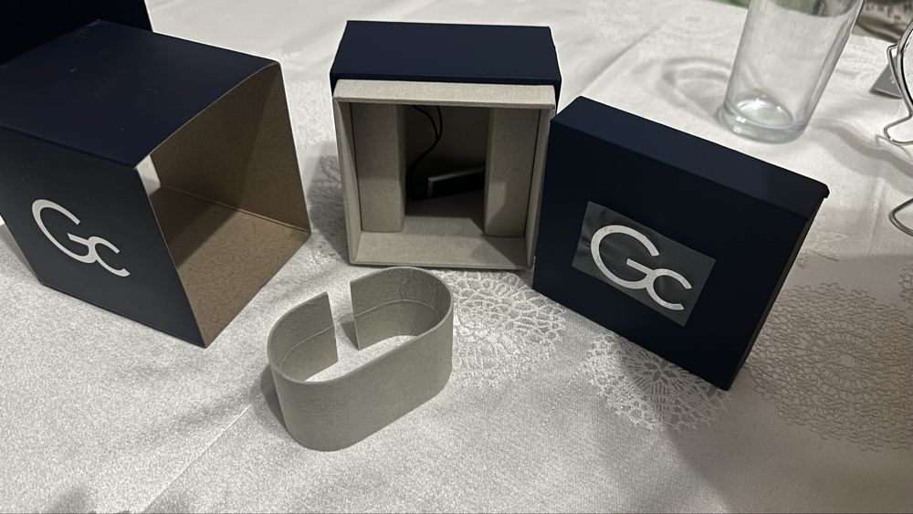 Оригинална кутия за часовник Guess premium + сертификат