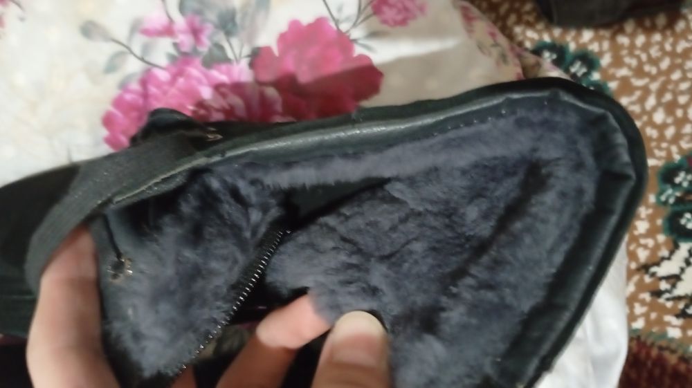 Ботинки продаются