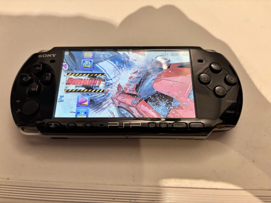 Sony Psp 3000 modat , card 64G, peste 140 de jocuri