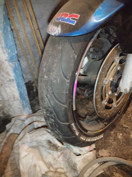 Продам Honda CBR600F4i