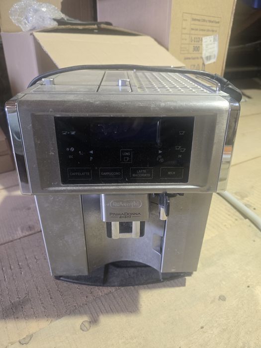 Aparat cafea boabe Delonghi primadona