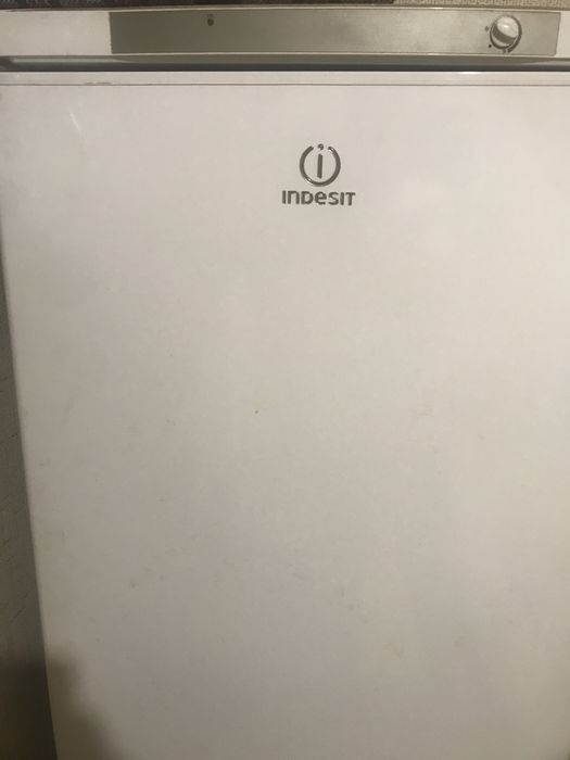 Продам холодильник Индезит)