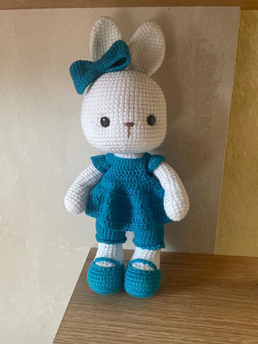 Плетена играчка зайче амигуруми