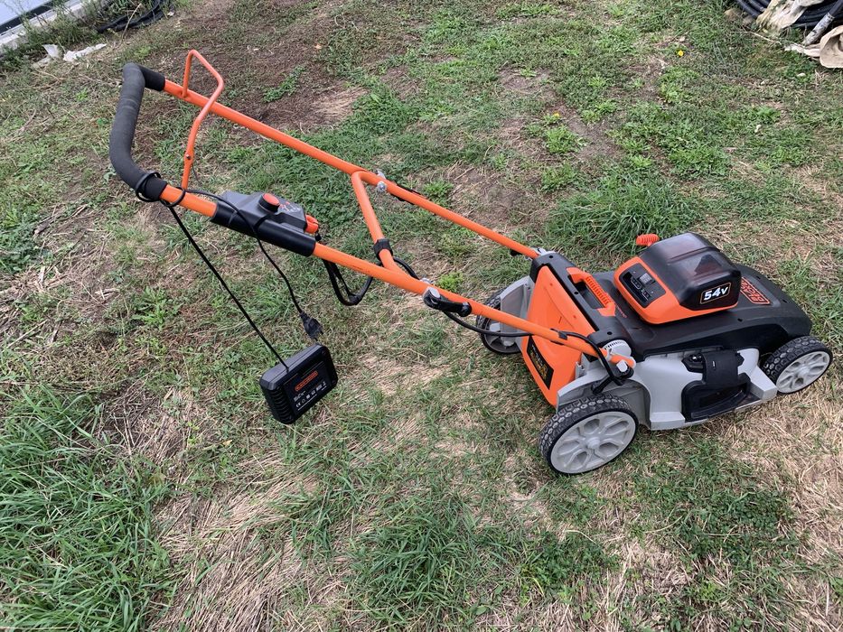 Masina tuns iarba pe acumulator , defecta