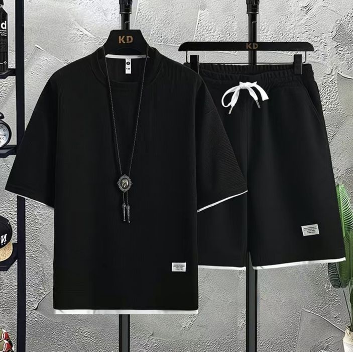 Продам комплект летней одежды