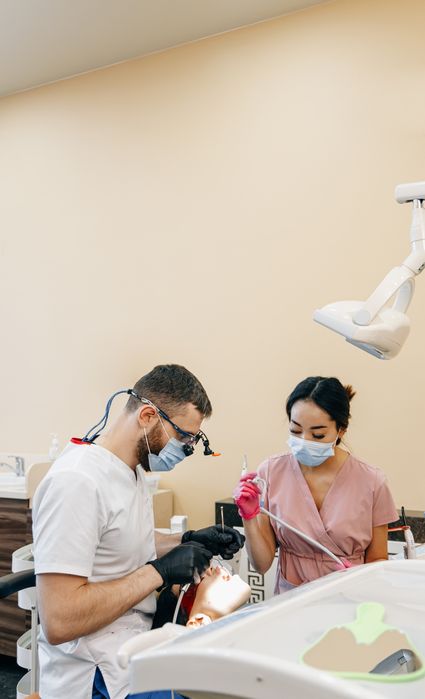 Врач стоматолог терапевт