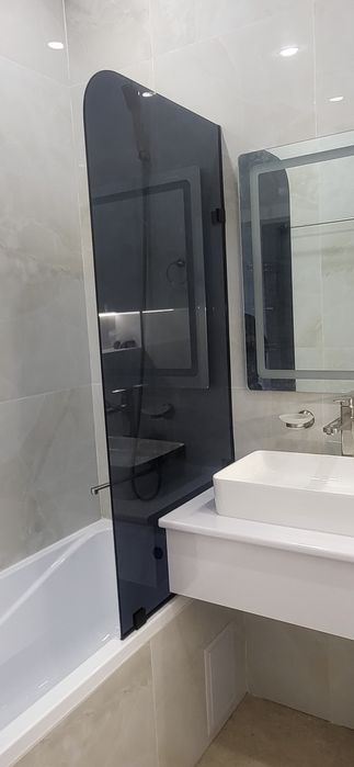 Душевой кабины, перегородки, зеркала