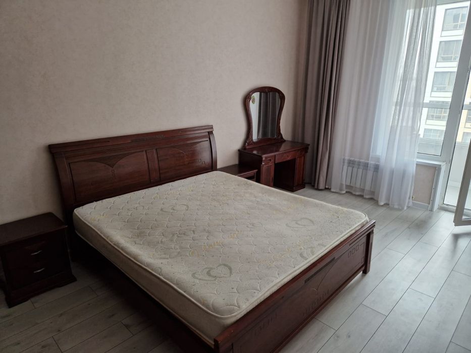 Продам спальный гарнитур