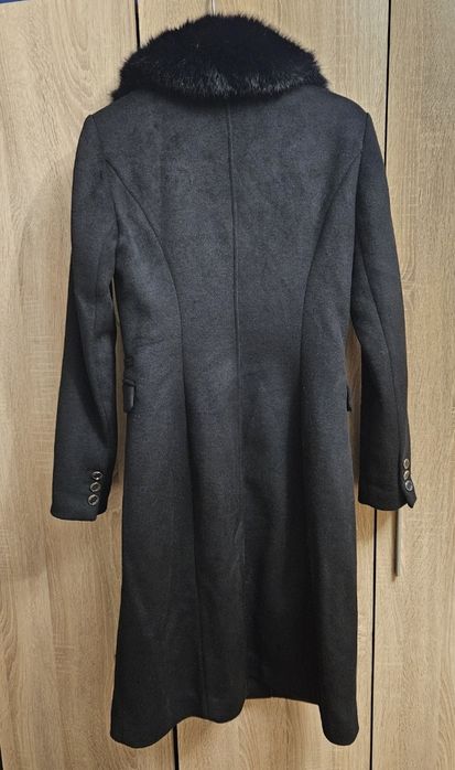 Дамско палто на марка Guess