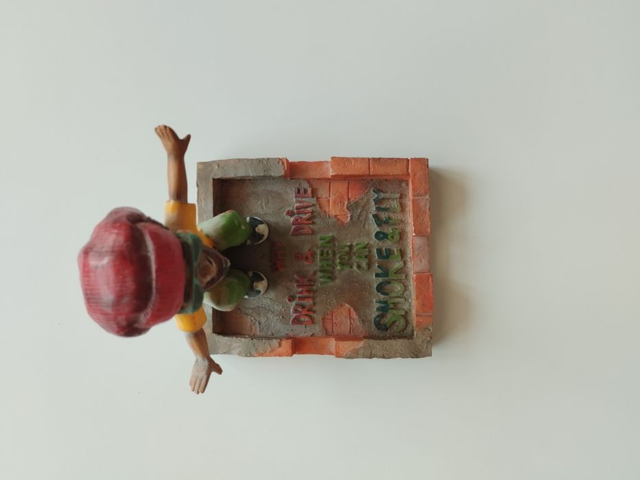 Продавам пепелник Боб Марли