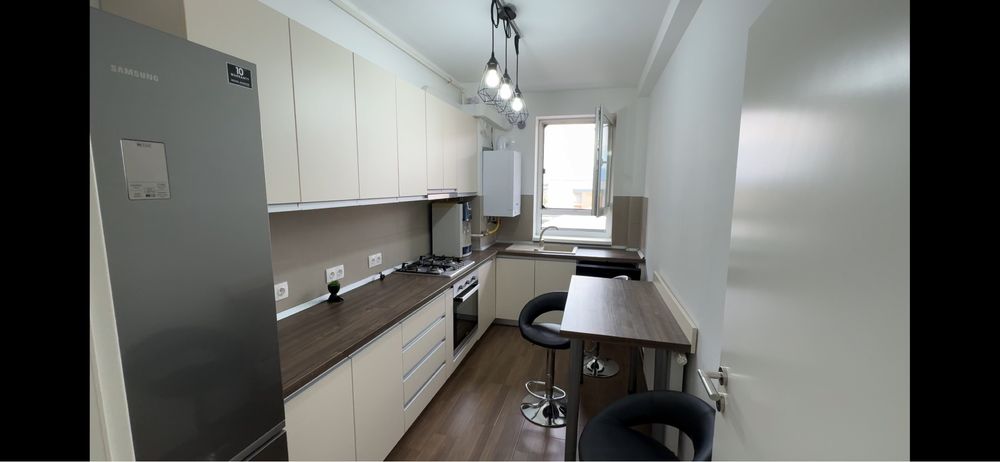 Proprietar inchiriez Apartament 2.5 camere, tractorul decomandat