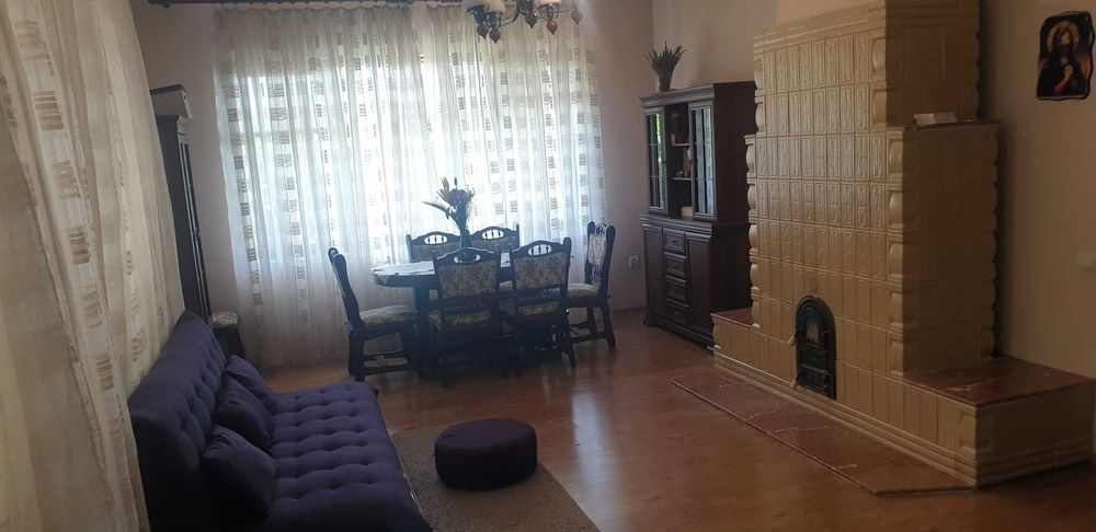 Casa/vila curte mare pe malul lacului