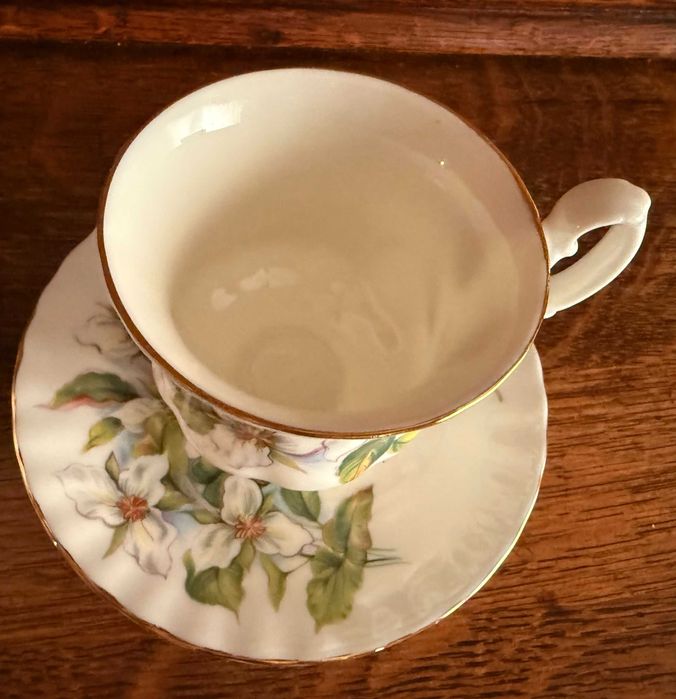 2 чашки за кафе с подложни чинийки Royal Albert