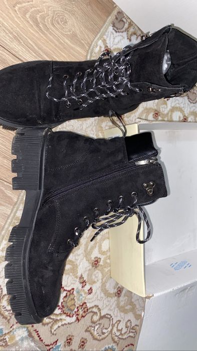 Продам зимние ботинки