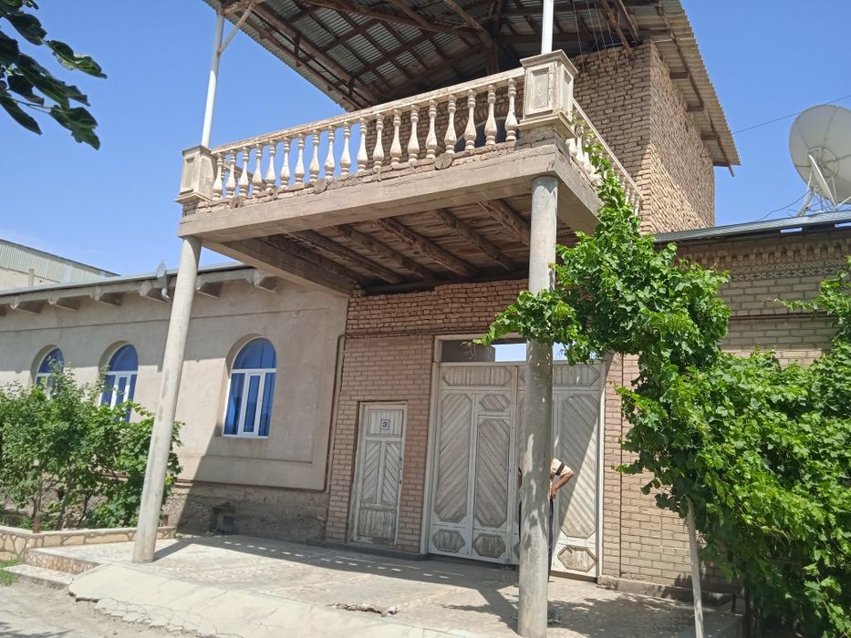 Хонаботда 8 сотокли участка сотилади