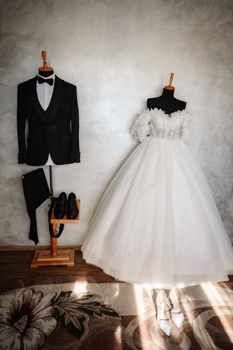 Rochie de mireasa și costum