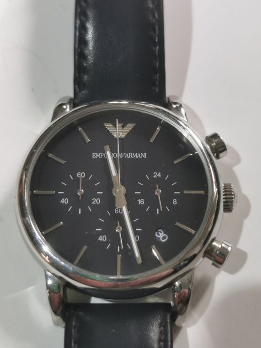 Часовник хронограф EMPORIO ARMANI в отлично състояние с минимални след