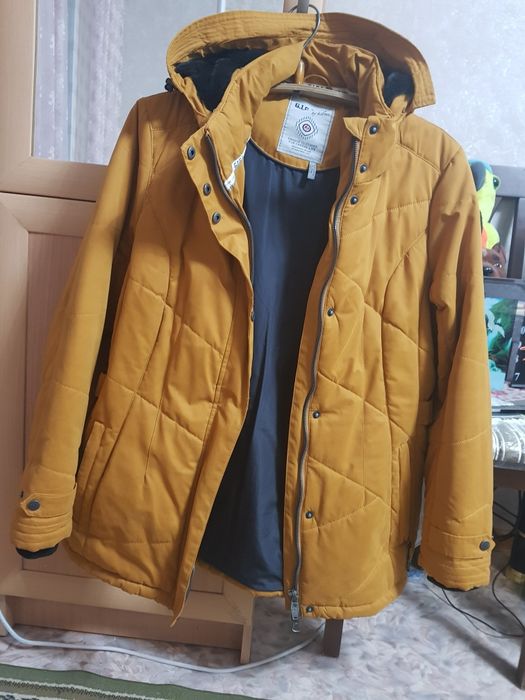 Продам куртку 48 размер ер.
