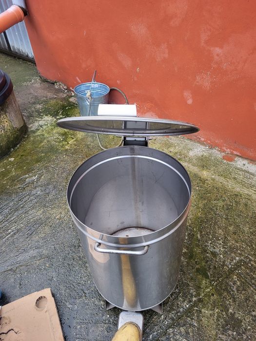 Vand cos de gunoi cu pedal si capac