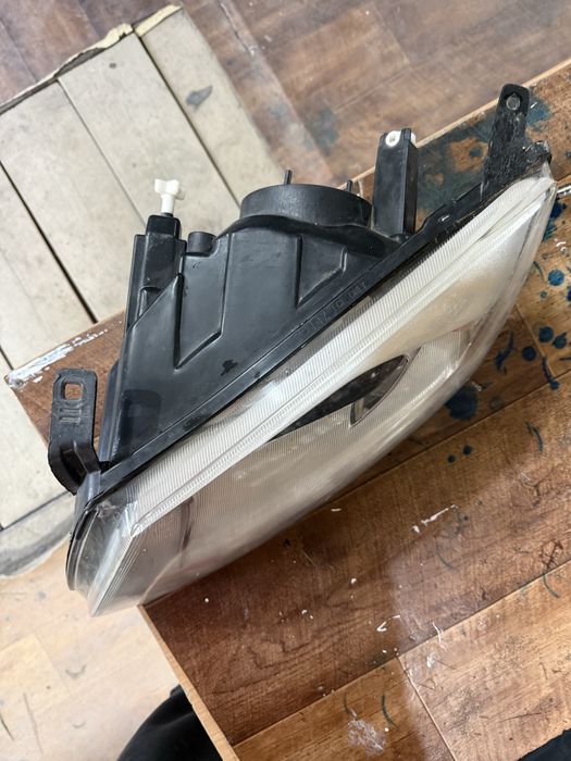 Фара гранта левая