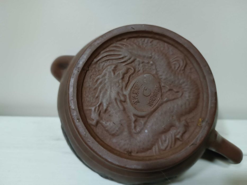 Антикварный чайник из исинской глины. Старый Китай.