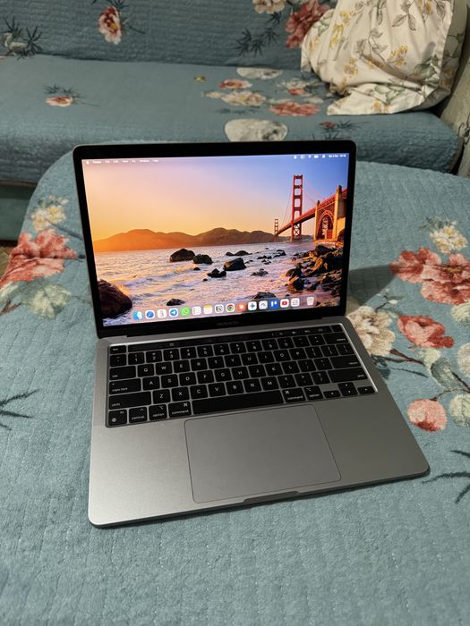 MacBook Pro M1 8/256GB