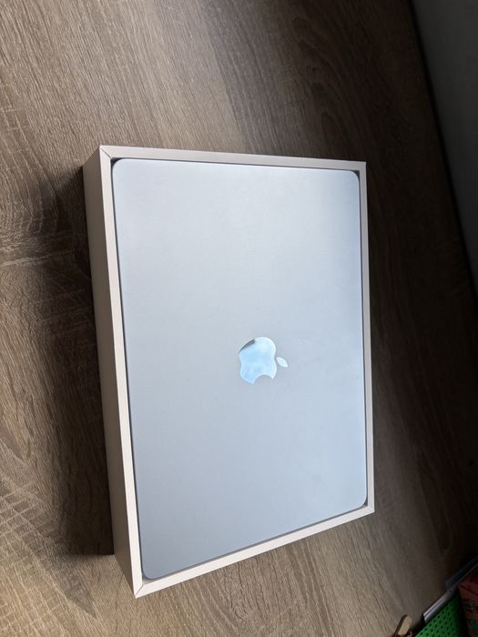 Продам ноутбук Mac book Air M4