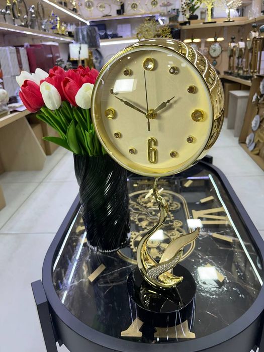 Часы  настольные люкс качеством  неповторимый падарок