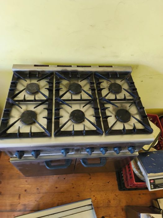 Cuptor Pizza,Frigider inox mare ,Hotă,Grill,Masă Pizza,