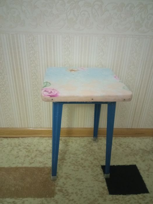 Продаються табуретки