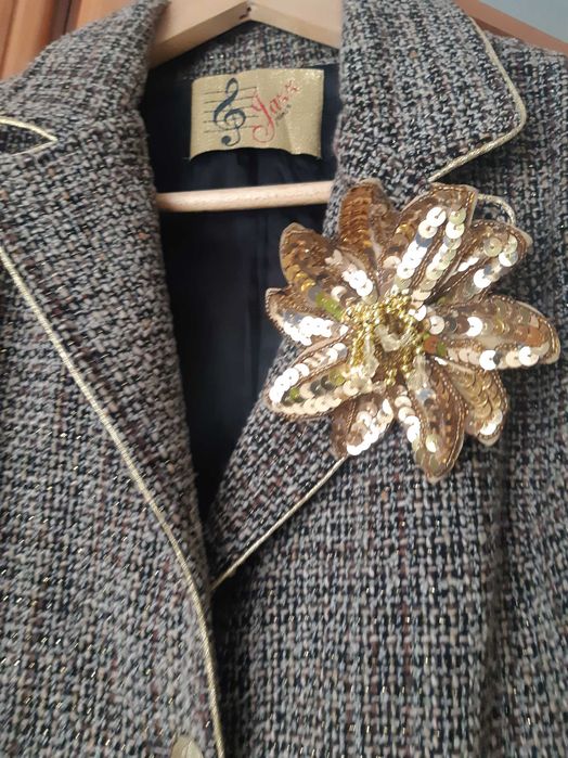 Ofer spre  vânzare costum .Elegant și comod pt evenimente deosebite.