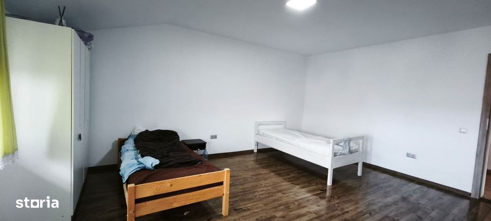 De inchiriat casa cu 6 camere in Cristesti