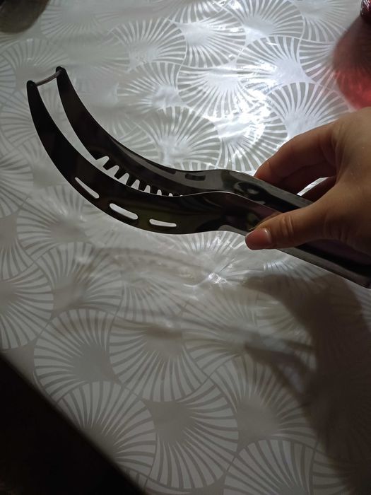 Продам нож для нарезки арбуза