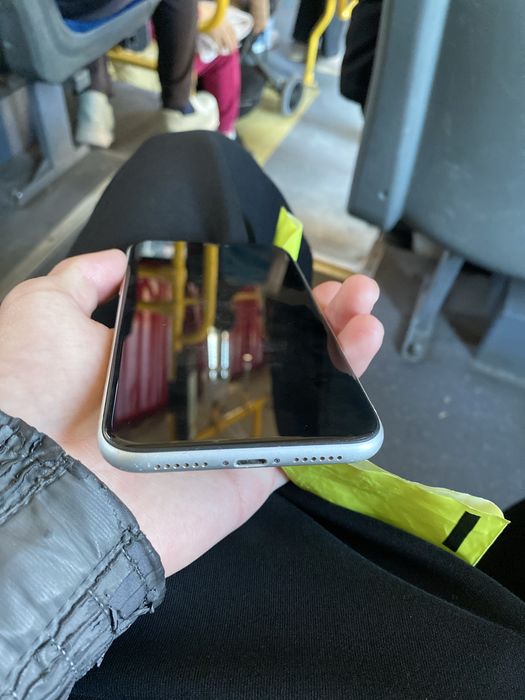 Айфон 11 128гб 100е