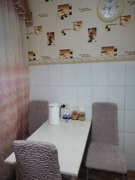 Кухонный стол и стулья