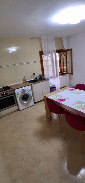 Închiriez  2 apartament cu 3 ,4cam.