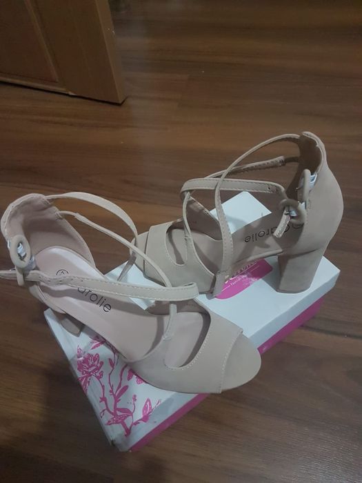 Sandale Carolie marimea 37