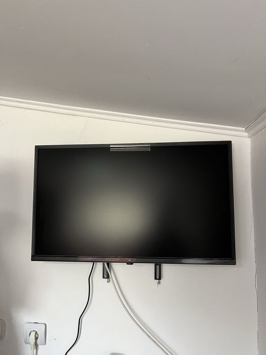 Vand televizor  marca NEI