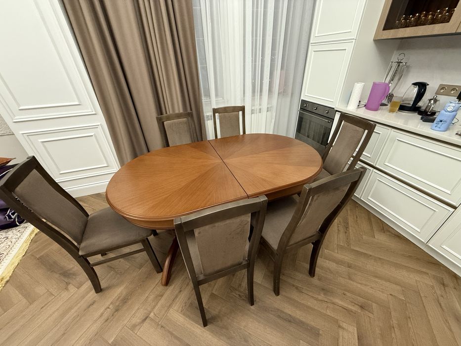 Стол со стульями