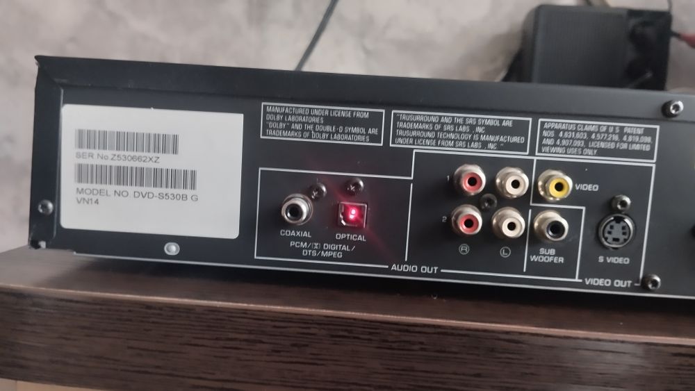 Продам CD/DVD проигрыватель Yamaha.