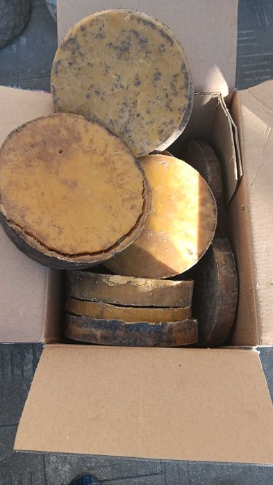 Продавам пчелен восък