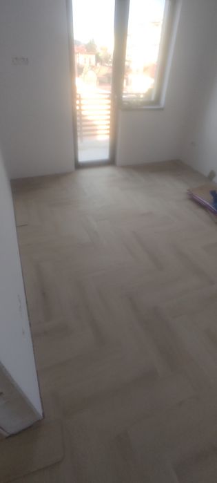 Montaj uși și parchet