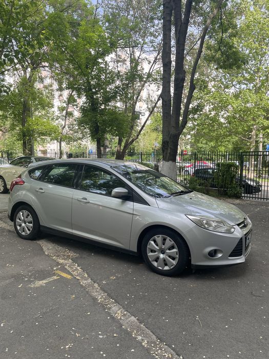Ford Focus 2014 Hatchback • 1.6 TDCi 115 CP • Climatronic • Scaune Încălzite • Istoric RO